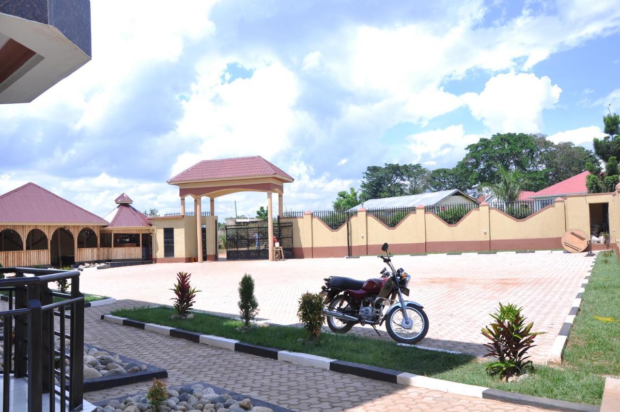 Golden View Hotel Ibanda Exterior foto
